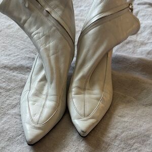 Diane Von Furstenberg Off-White Pointed-Toe Leather Ankle Boots